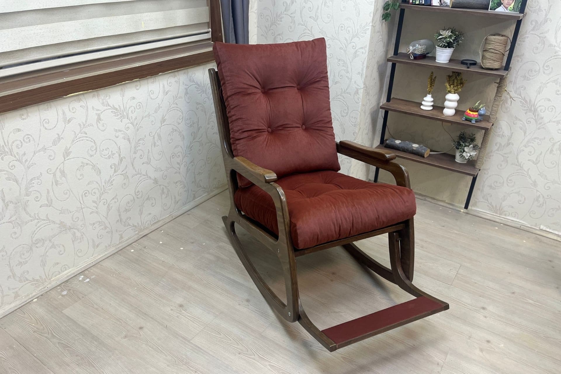KONTES SALLANAN SANDALYE, KİREMİT, CEVİZ AYAK