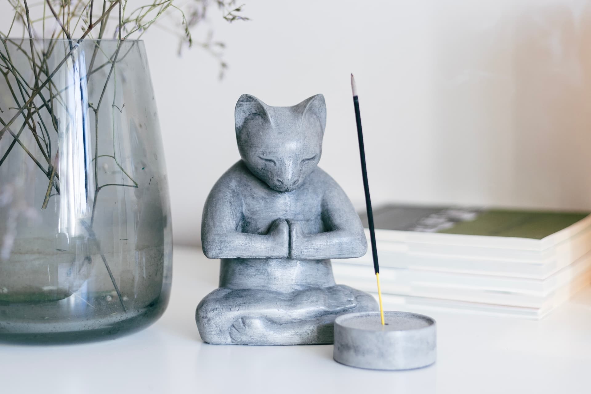 BETON MEDİTASYON KEDİ TÜTSÜLÜK