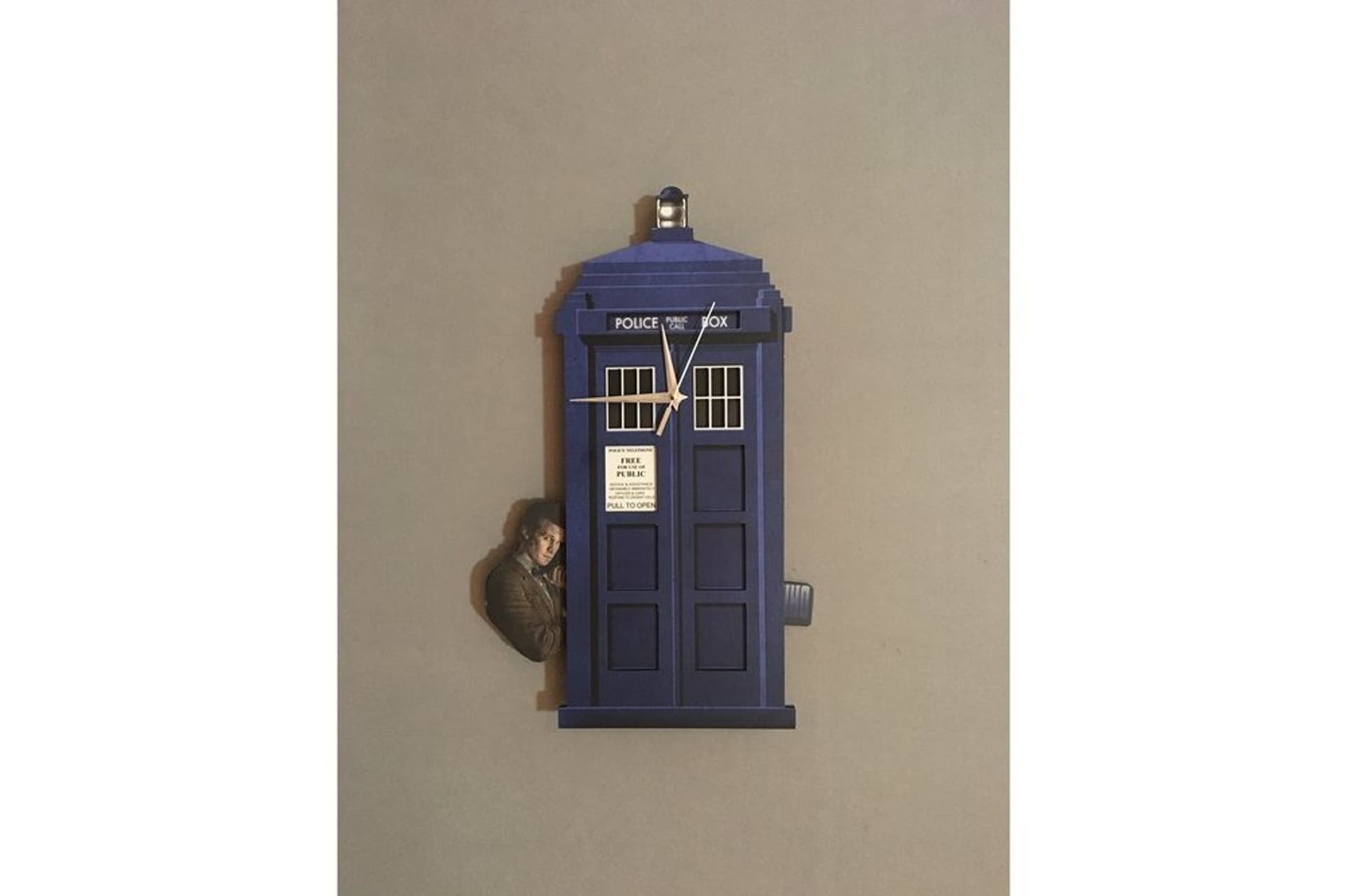 DR.WHO DEKORATİF SARKAÇLI DUVAR SAATİ