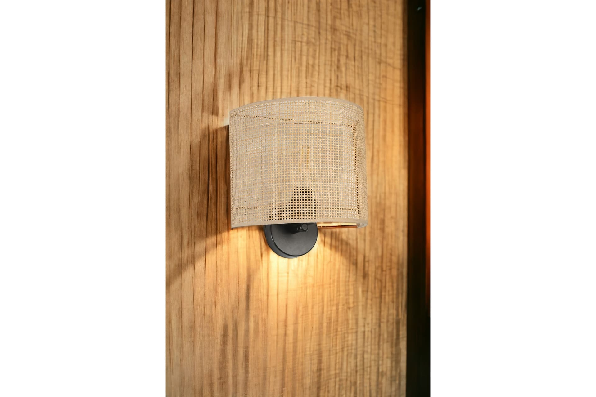 ÖRGÜLÜ RATTAN ABAJURLU OVAL APLİK