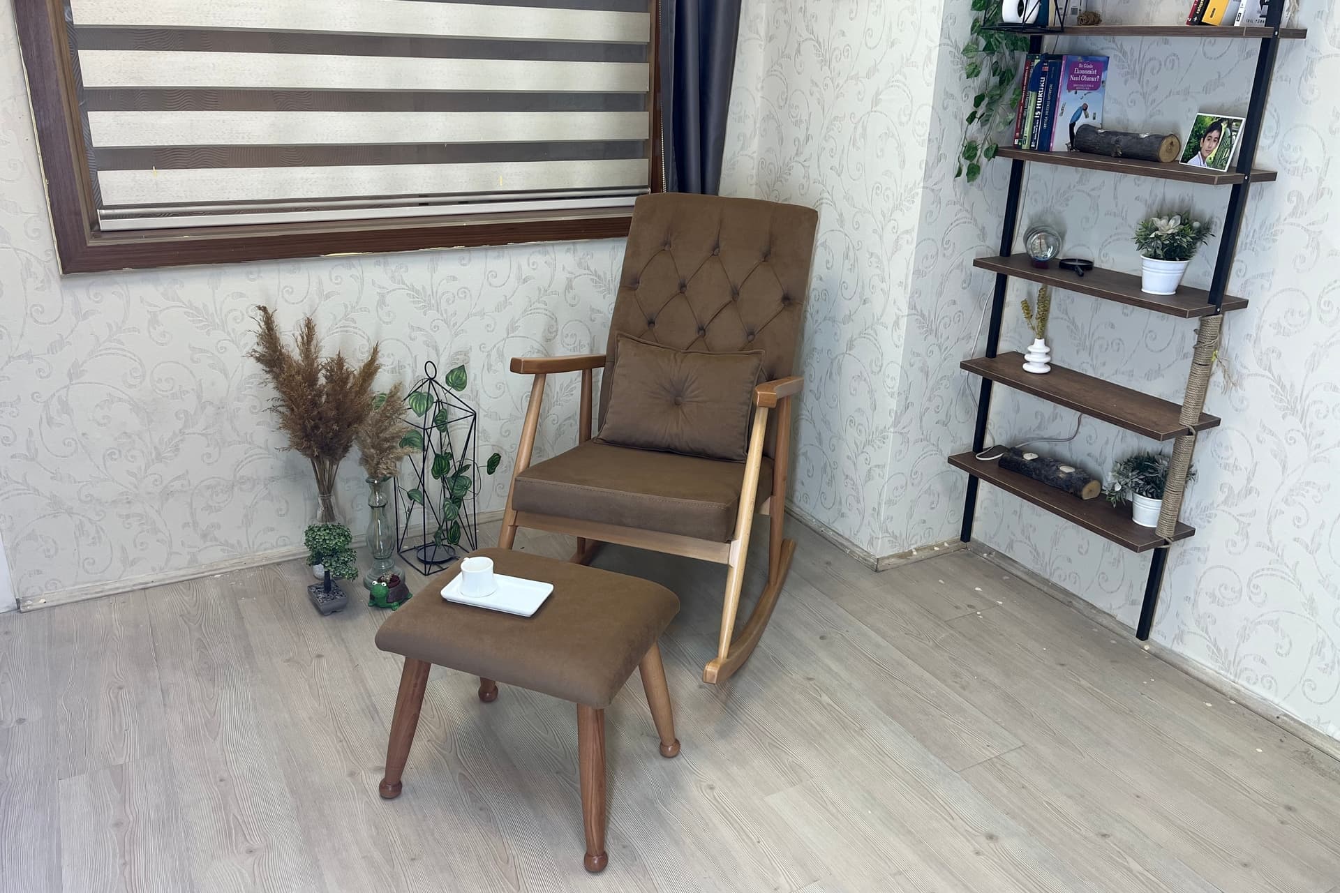 TREND NATUREL PUFLU SALLANAN SANDALYE, KAHVE
